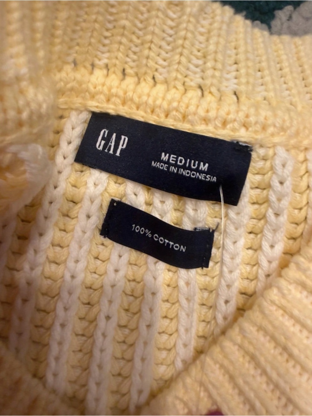 GAP Sweater - Picture 4 of 5